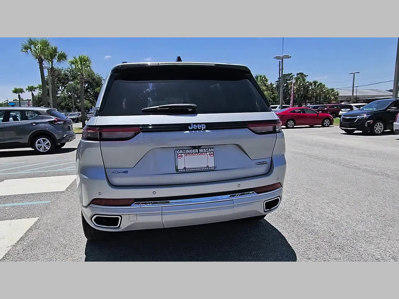 Used 2023 Jeep Grand Cherokee Overland AWD/4WD image 32