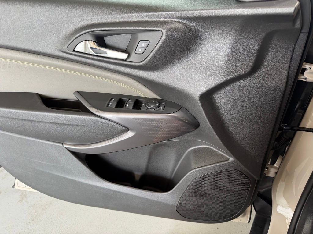 New 2026 Chevrolet Trax ACTIV w/ Sunroof Package image 11