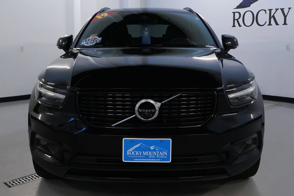 Used 2019 Volvo XC40 T5 R-Design image 2