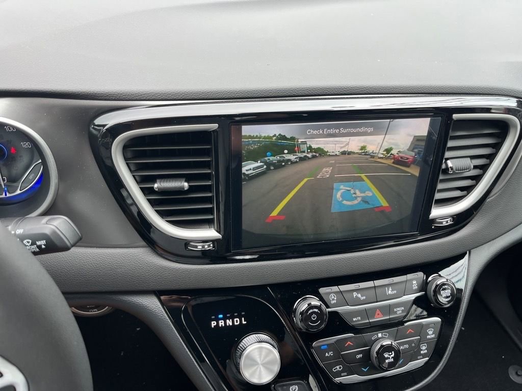 New 2025 Chrysler Voyager LX image 15