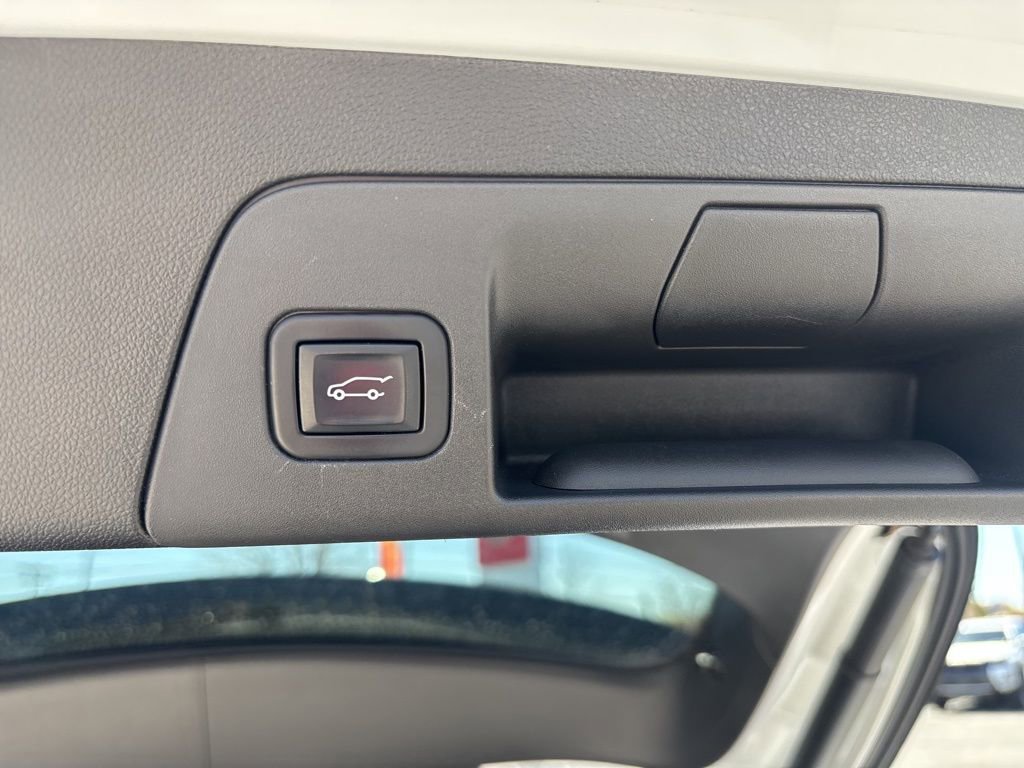 Used 2022 Buick Envision Essence w/ Technology Package I AWD/4WD image 29