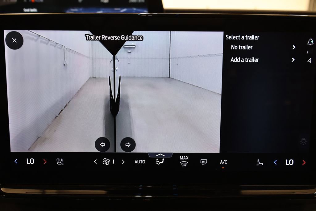 Certified 2025 Ford Expedition Max Platinum image 36