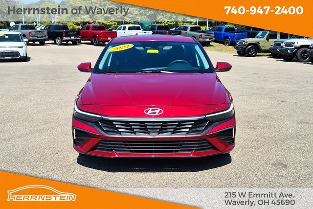 Used 2024 Hyundai Elantra SEL image 2