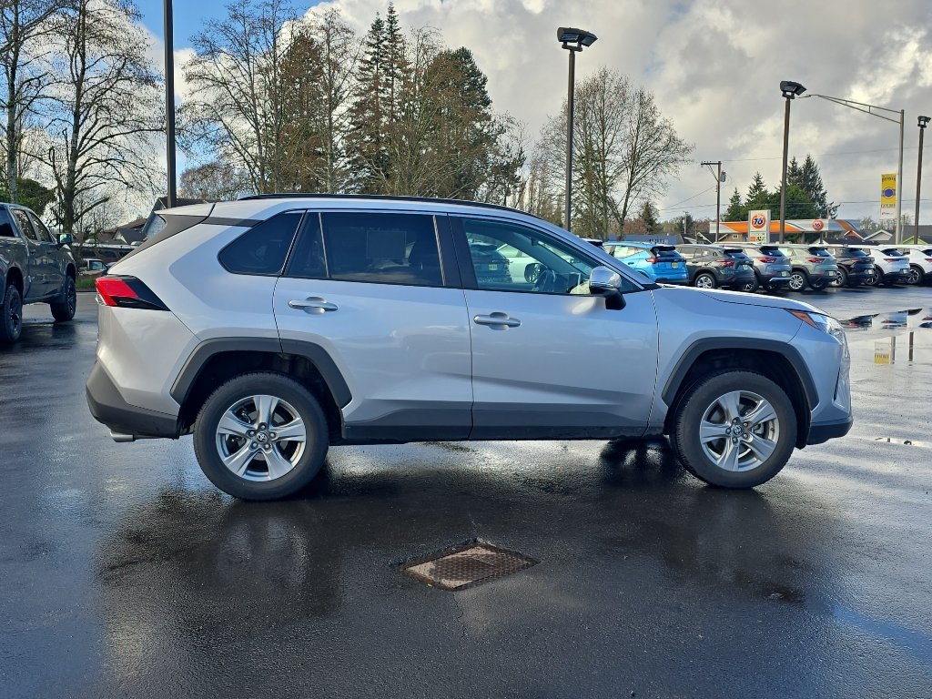 Used 2024 Toyota RAV4 XLE AWD/4WD image 7