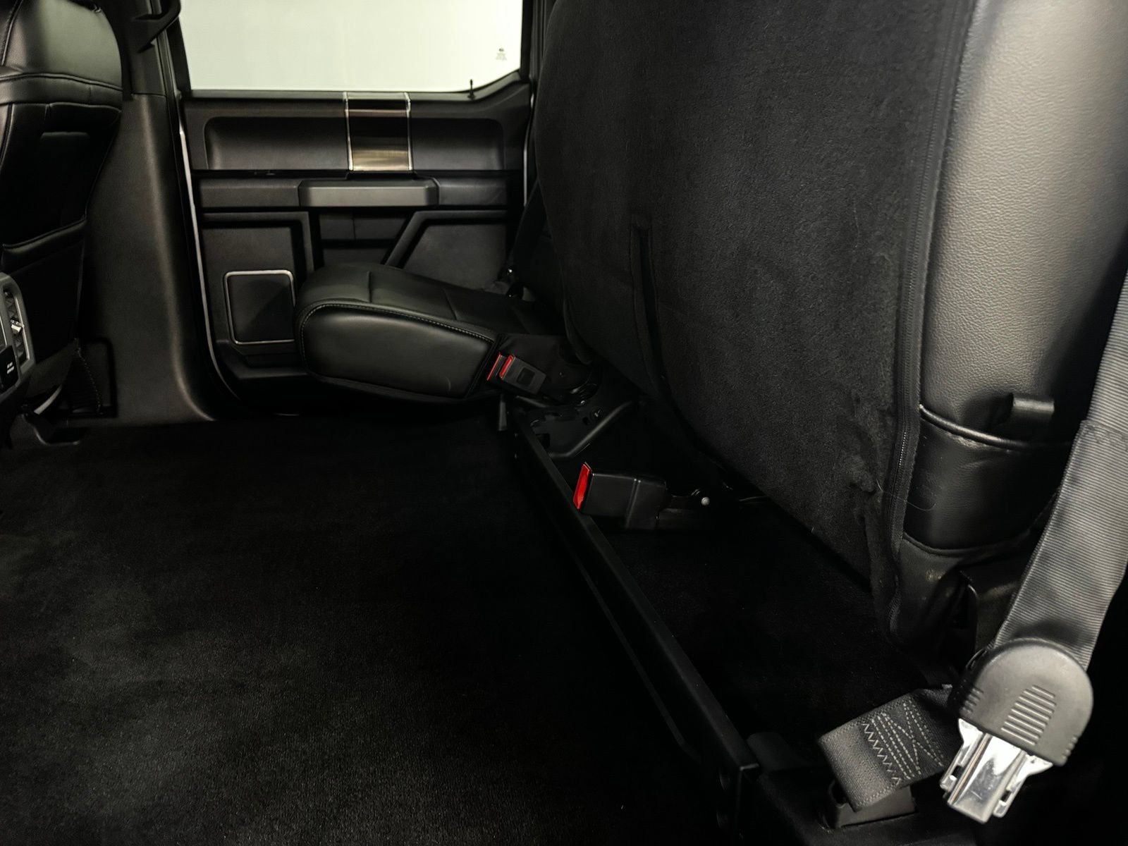Used 2019 Ford F150 Raptor w/ Equipment Group 802A Luxury AWD/4WD image 32