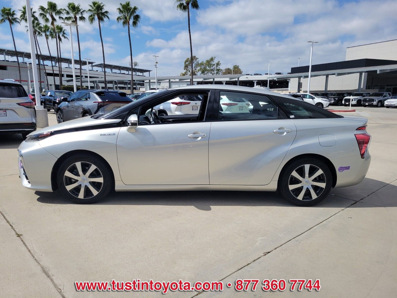 Certified 2019 Toyota Mirai Base image 7