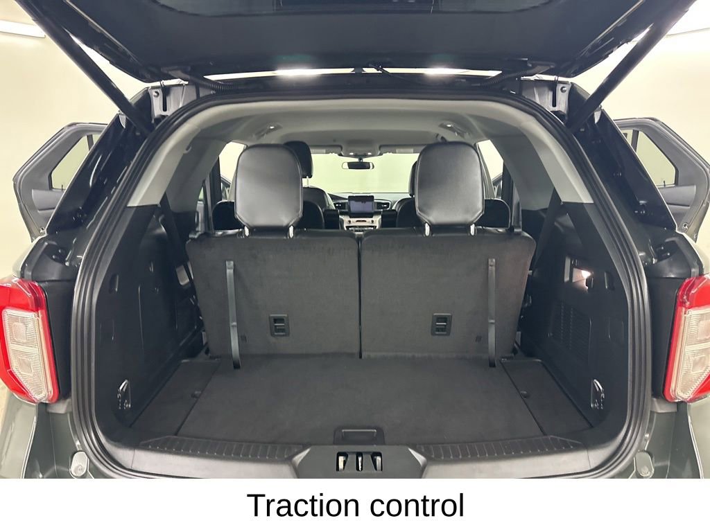 Used 2024 Ford Explorer XLT w/ Equipment Group 202A AWD/4WD image 28