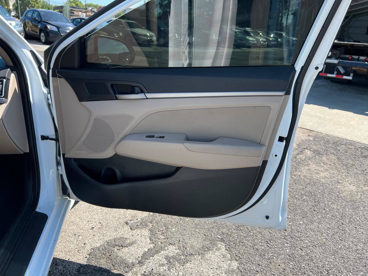 Used 2017 Hyundai Elantra Value Edition w/ Cargo Package FWD image 12