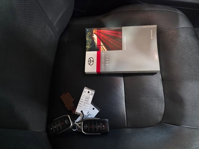 Used 2021 Toyota Land Cruiser Heritage Edition image 9
