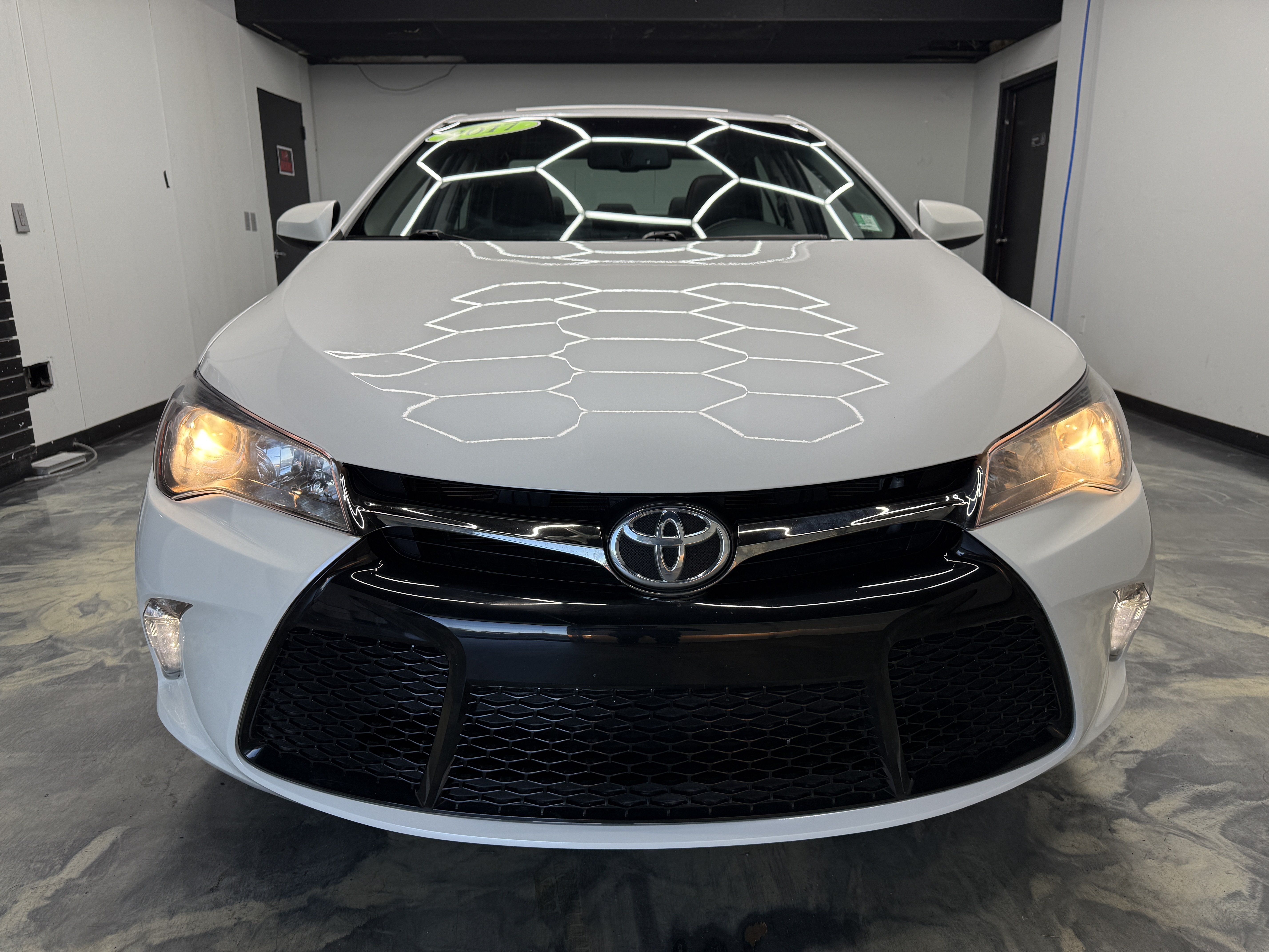 Used 2017 Toyota Camry XSE FWD image 7