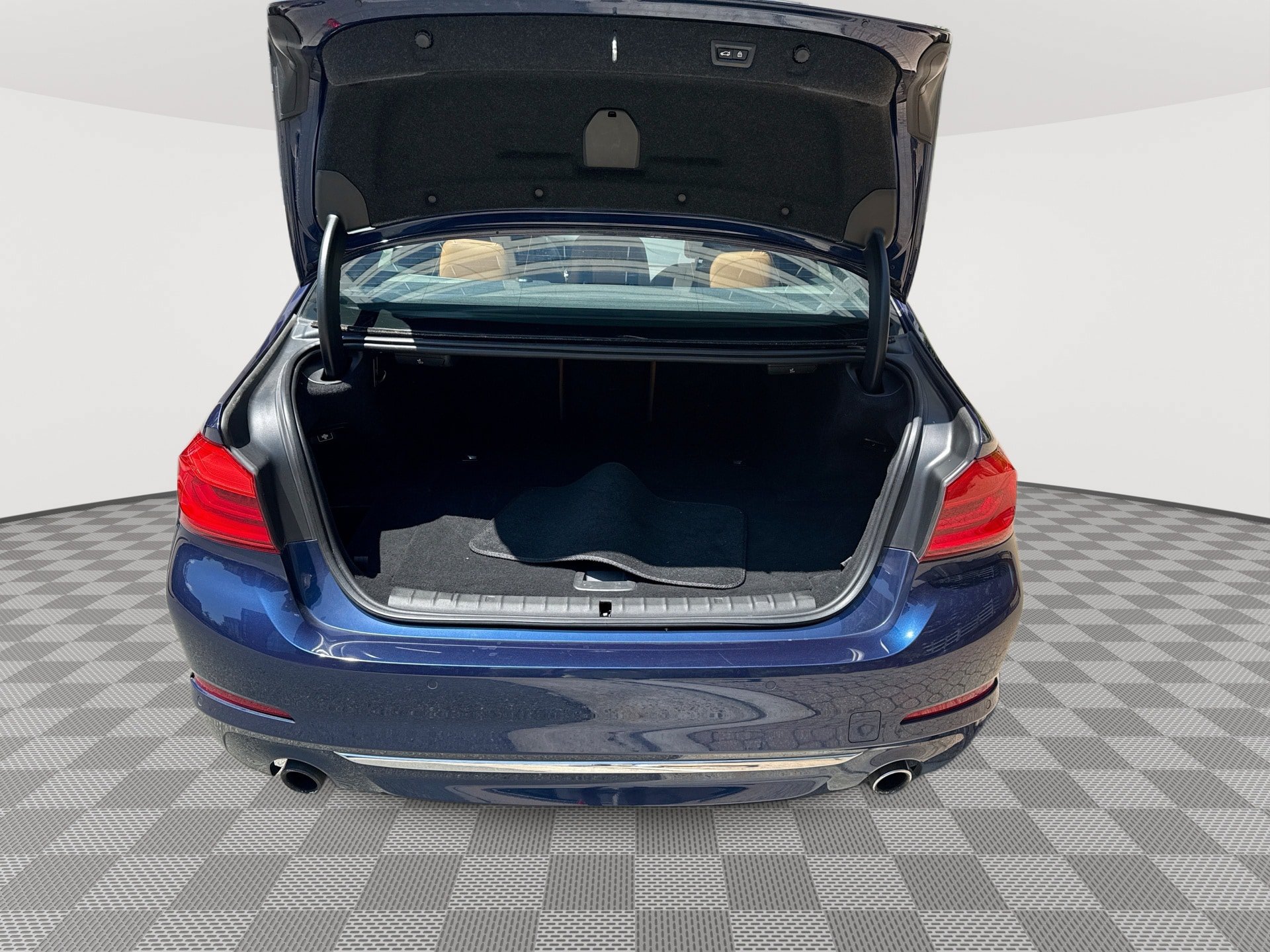 Used 2019 BMW 530e xDrive w/ Premium Package AWD/4WD image 21