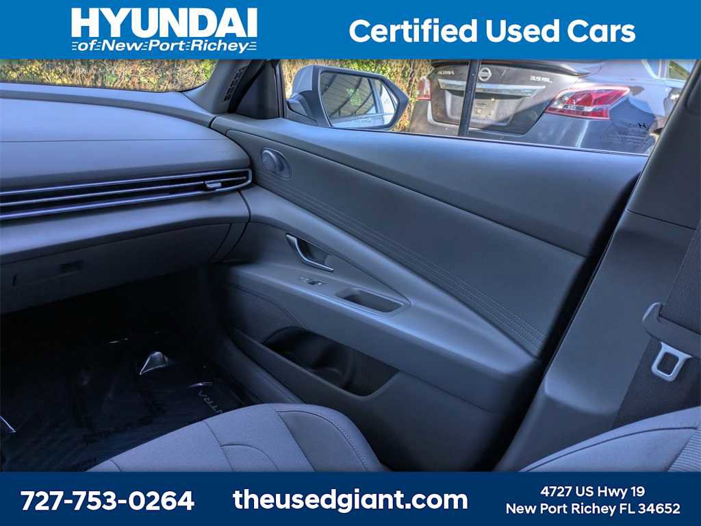 Used 2025 Hyundai Elantra SE image 17