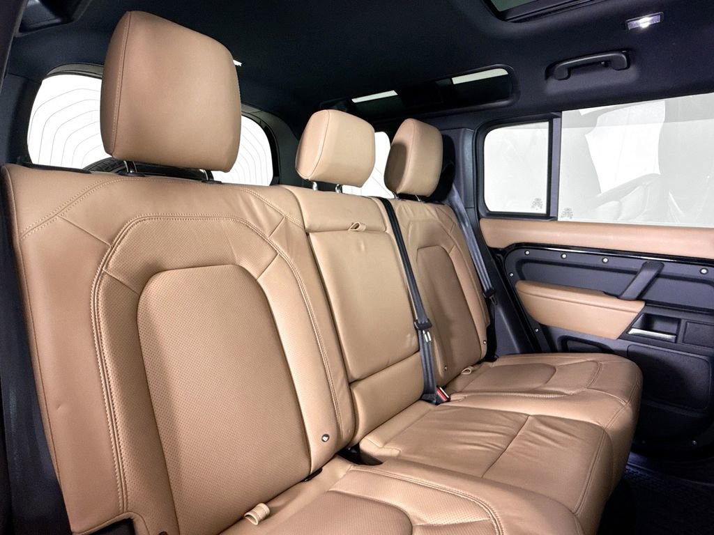 Used 2025 Land Rover Defender 110 S image 15