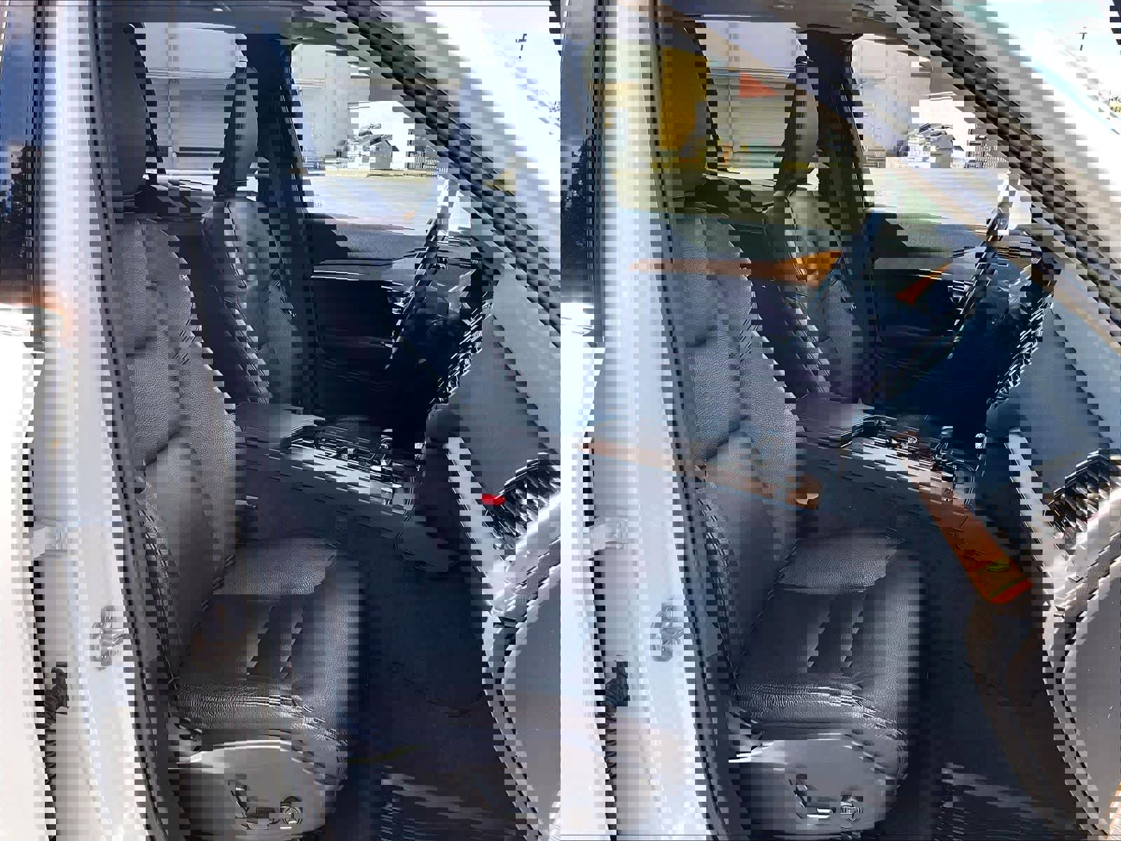 Used 2023 Volvo XC90 T8 Plus w/ Protection Package Premier image 9