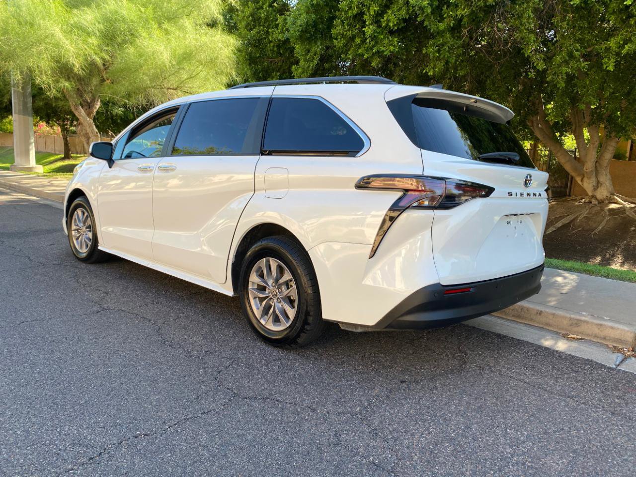 Used 2023 Toyota Sienna XLE FWD image 70