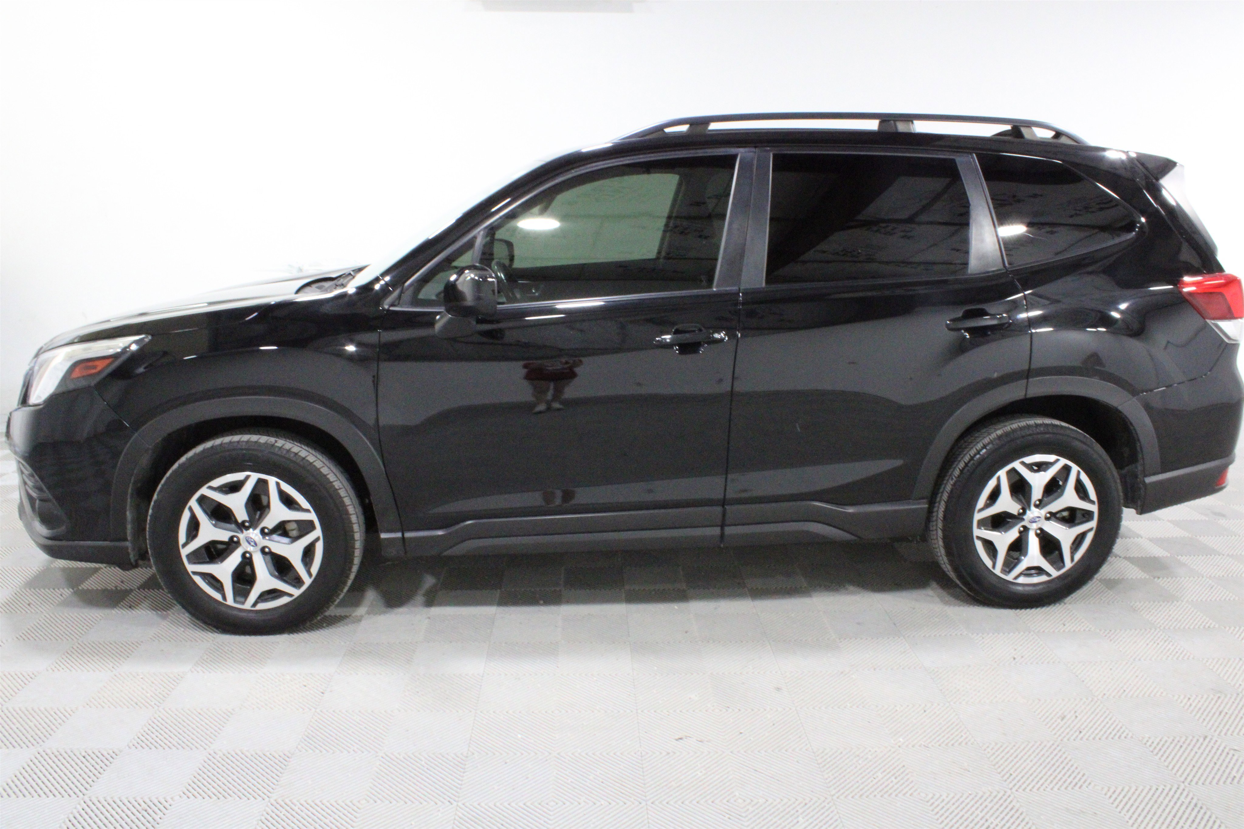 Used 2022 Subaru Forester Premium AWD/4WD image 30
