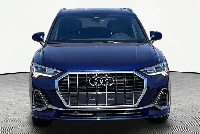 Used 2025 Audi Q3 2.0T Premium w/ Convenience Package AWD/4WD image 3