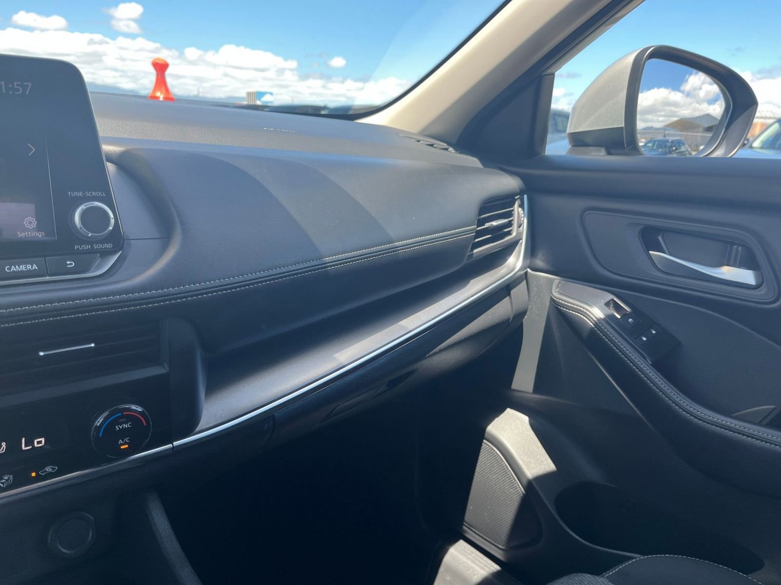 Used 2025 Nissan Rogue SV image 37