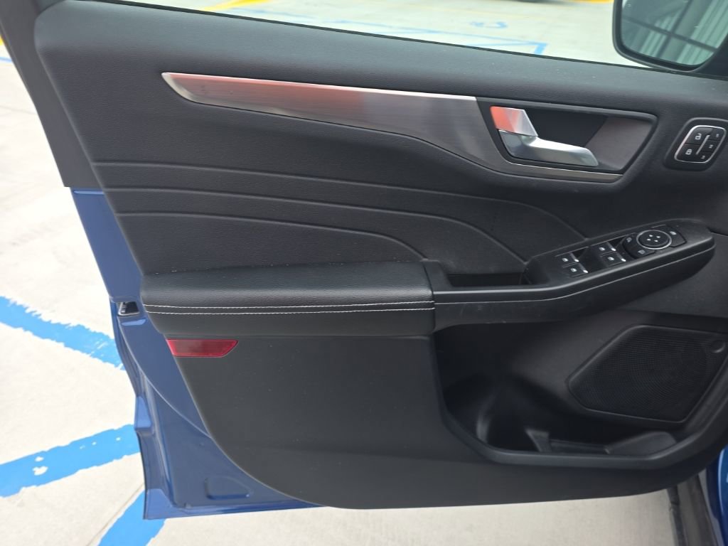 Used 2022 Ford Escape Titanium w/ Class II Trailer Tow Package image 9