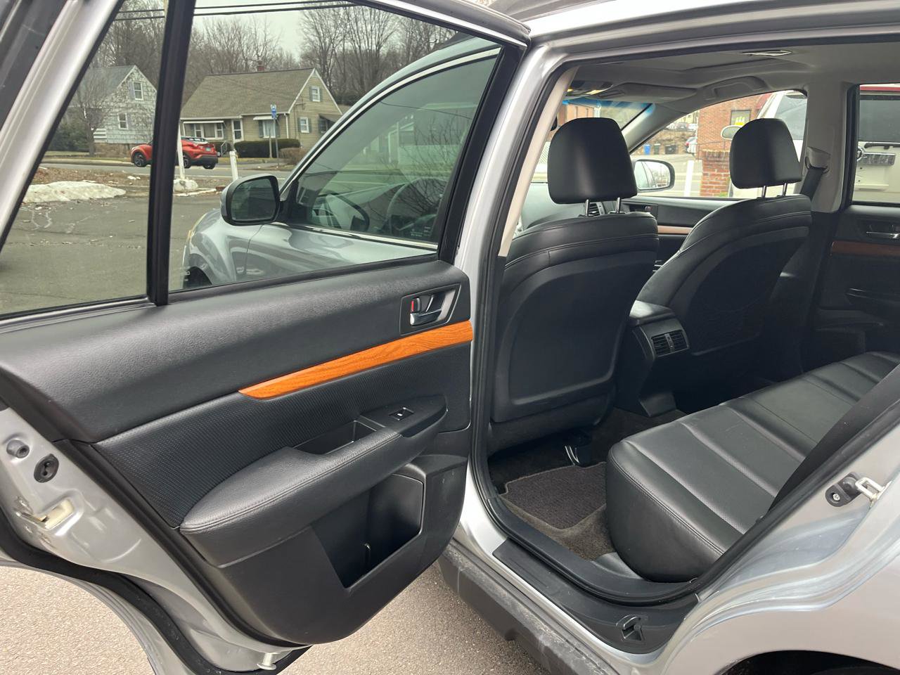 Used 2013 Subaru Outback 2.5i Limited w/ Moonroof Pkg AWD/4WD image 19