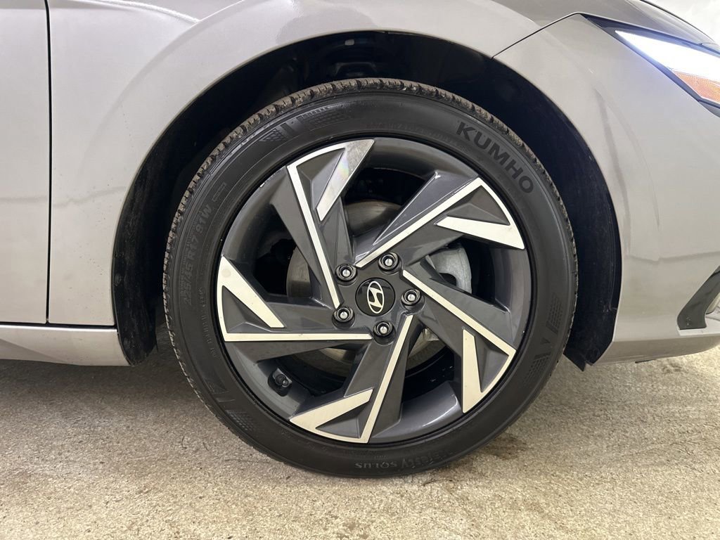 Used 2025 Hyundai Elantra SEL image 25