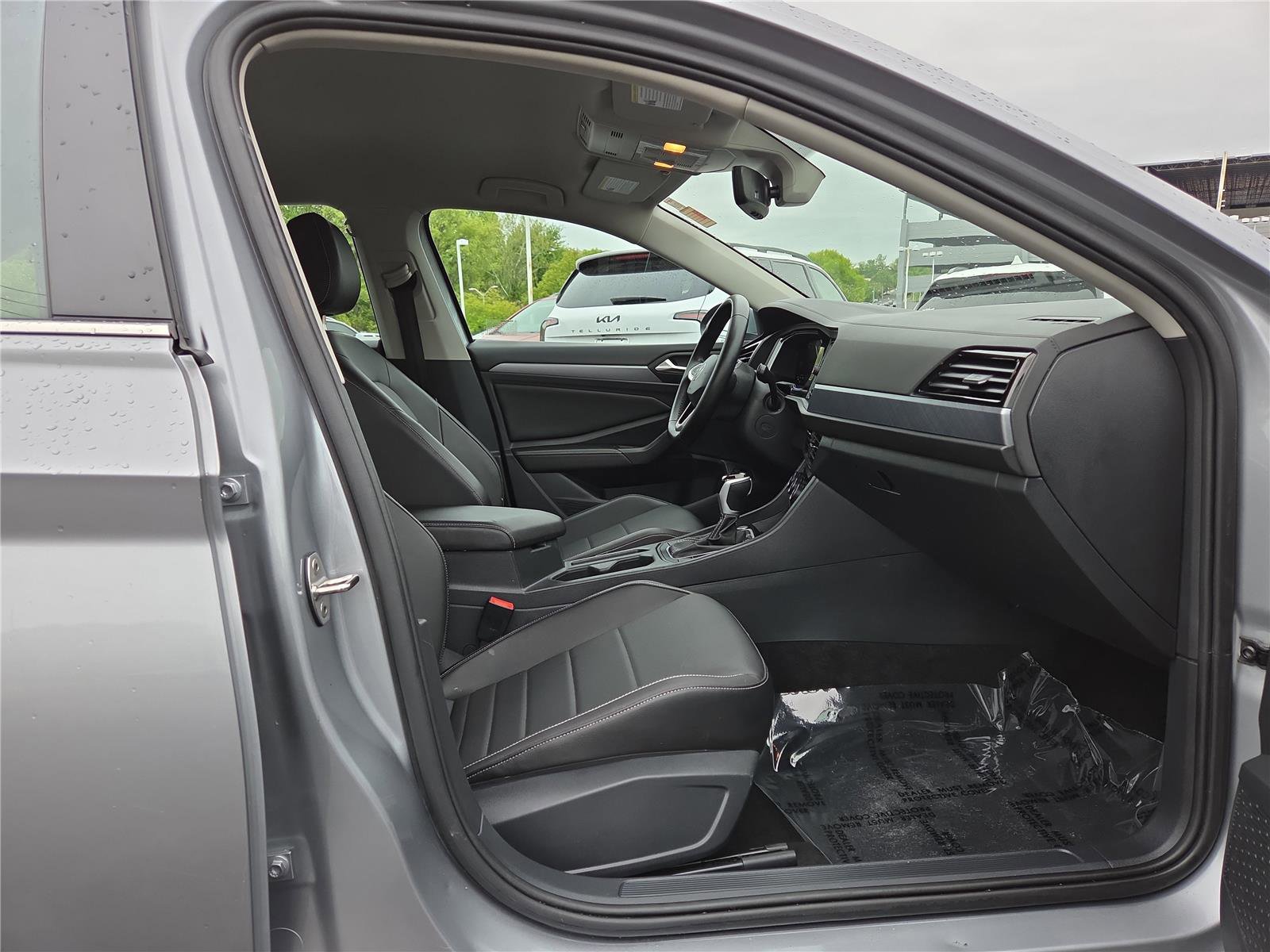 Used 2023 Volkswagen Jetta SE FWD image 25