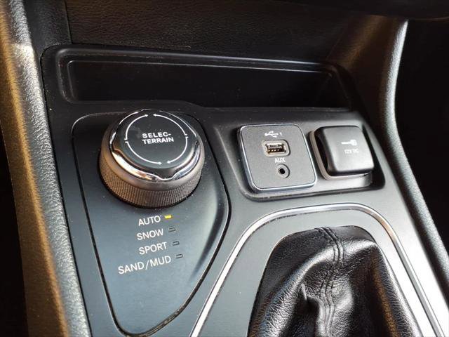 Used 2019 Jeep Cherokee Latitude Plus w/ Comfort/Convenience Group AWD/4WD image 20