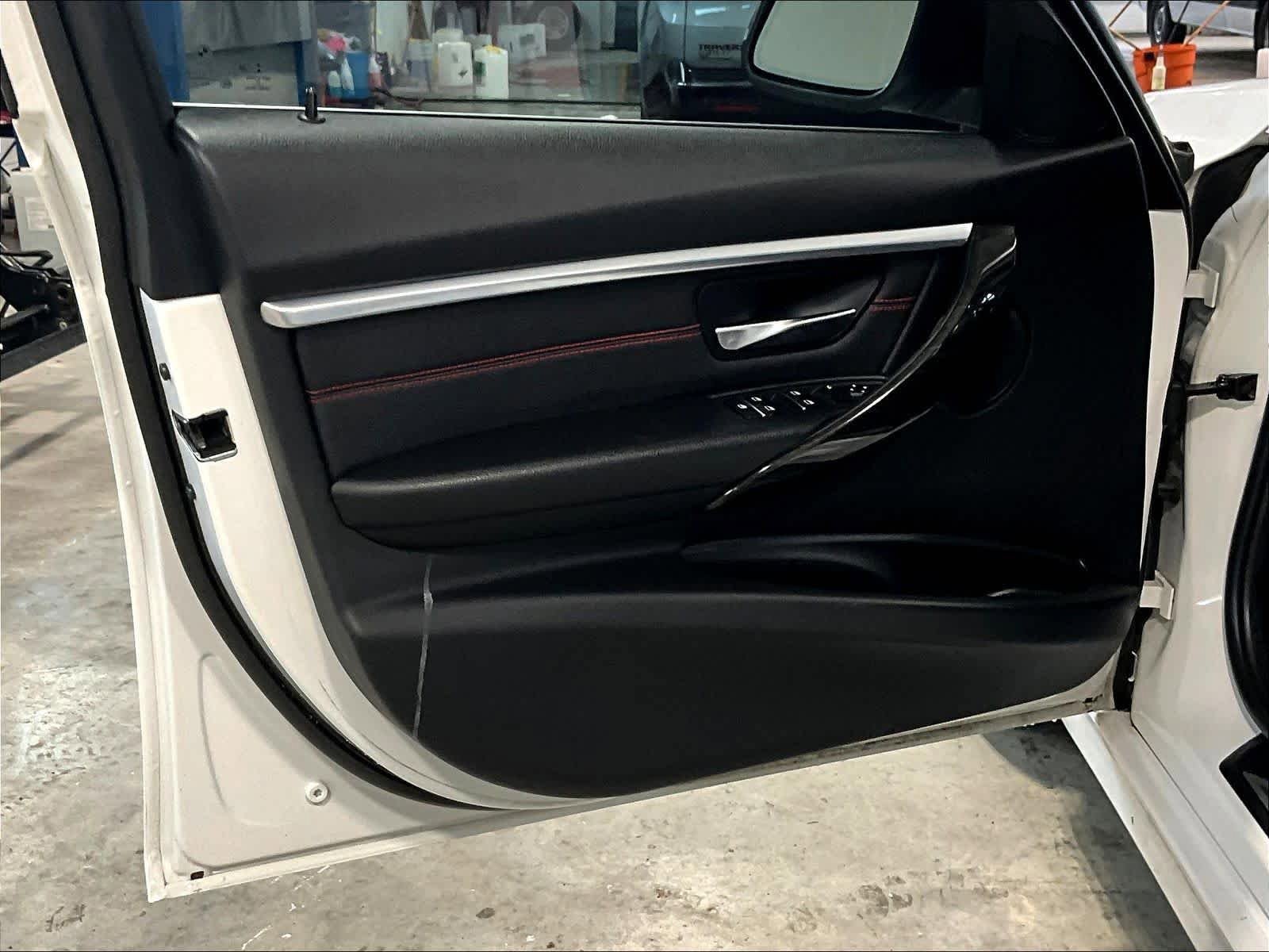 Used 2018 BMW 330i xDrive Sedan w/ Convenience Package AWD/4WD image 9