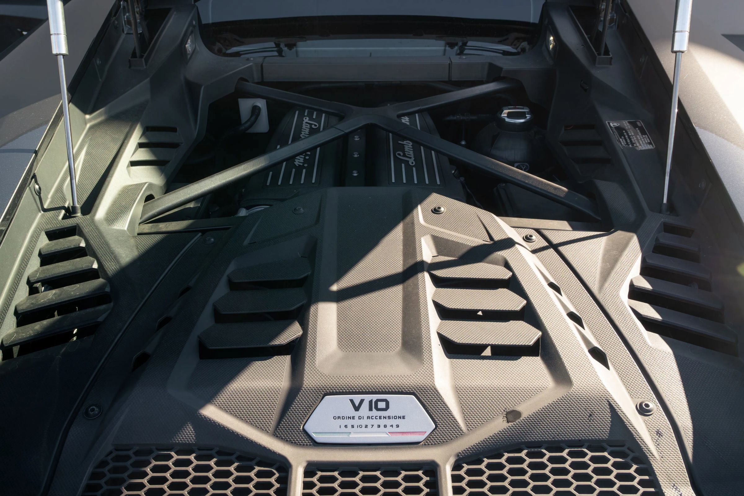 Used 2021 Lamborghini Huracan EVO image 33