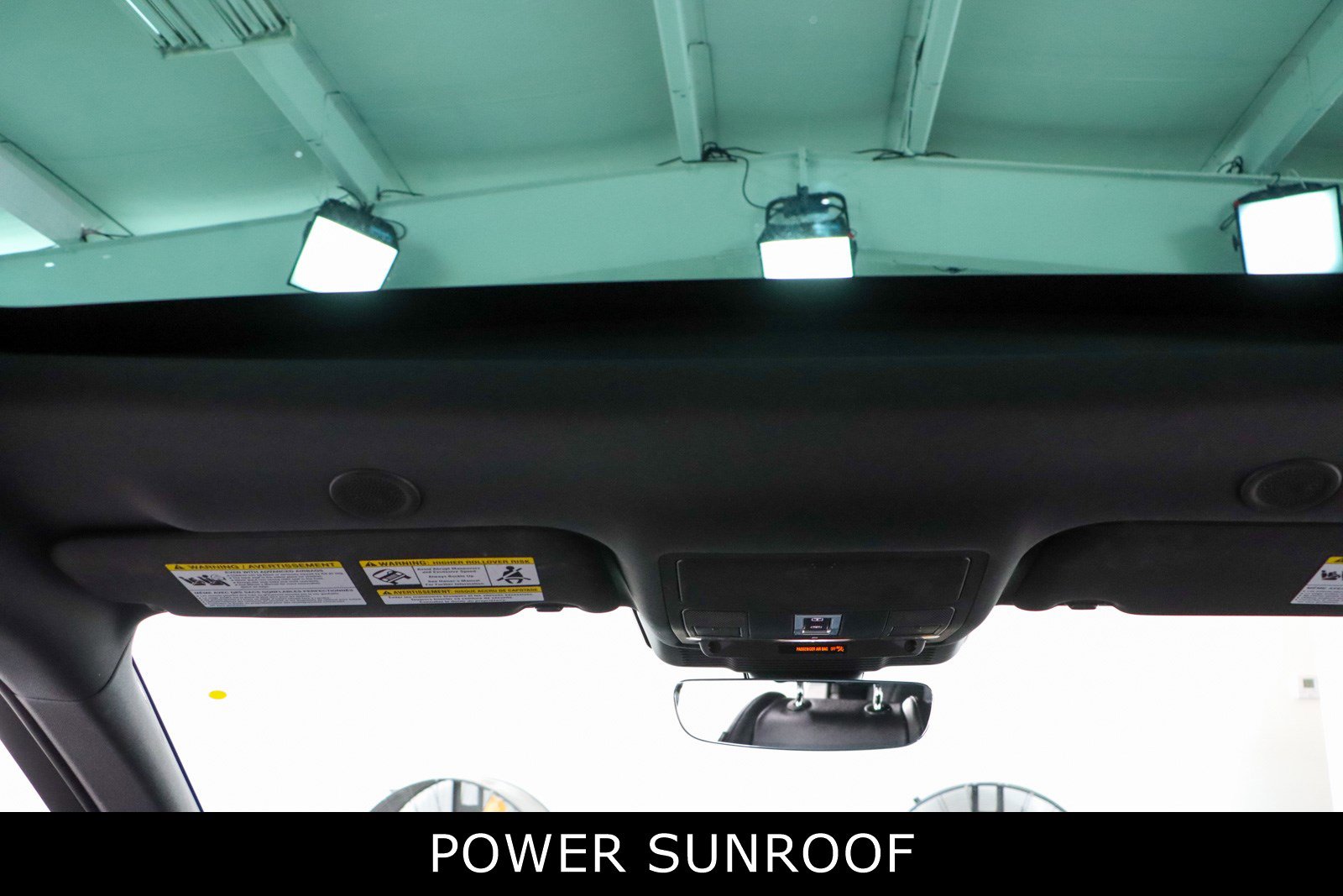 Used 2022 Land Rover Range Rover Evoque R-Dynamic S image 21