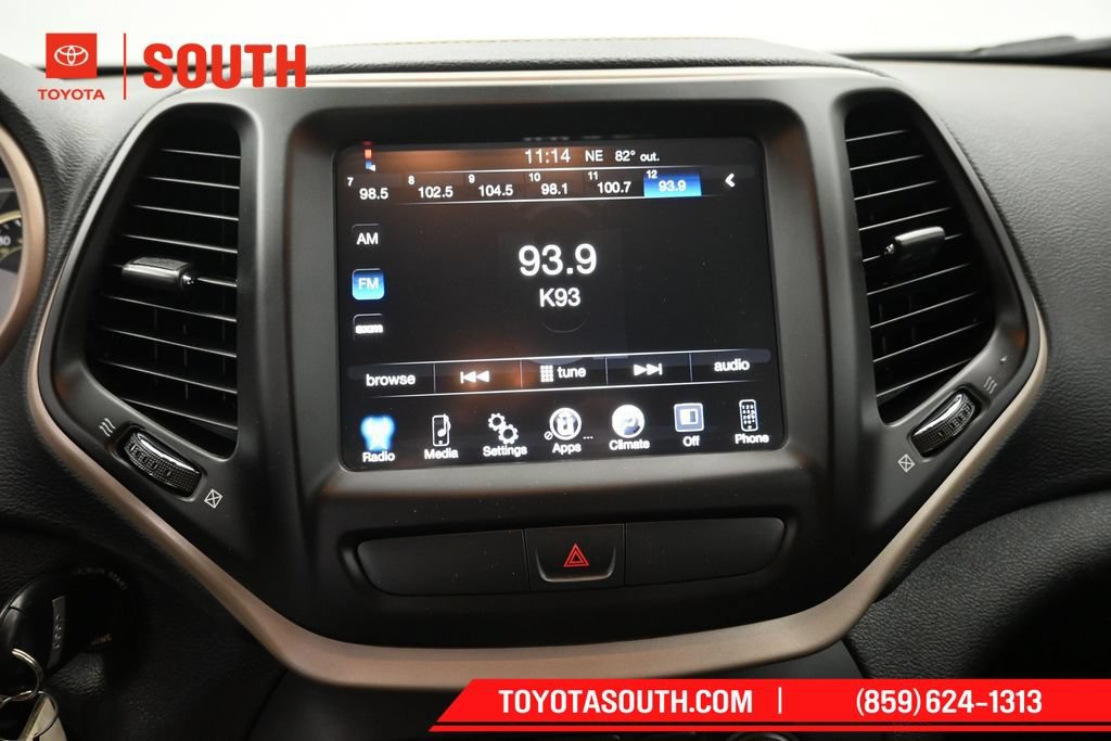 Used 2017 Jeep Cherokee Latitude w/ Comfort & Sound Group FWD image 14