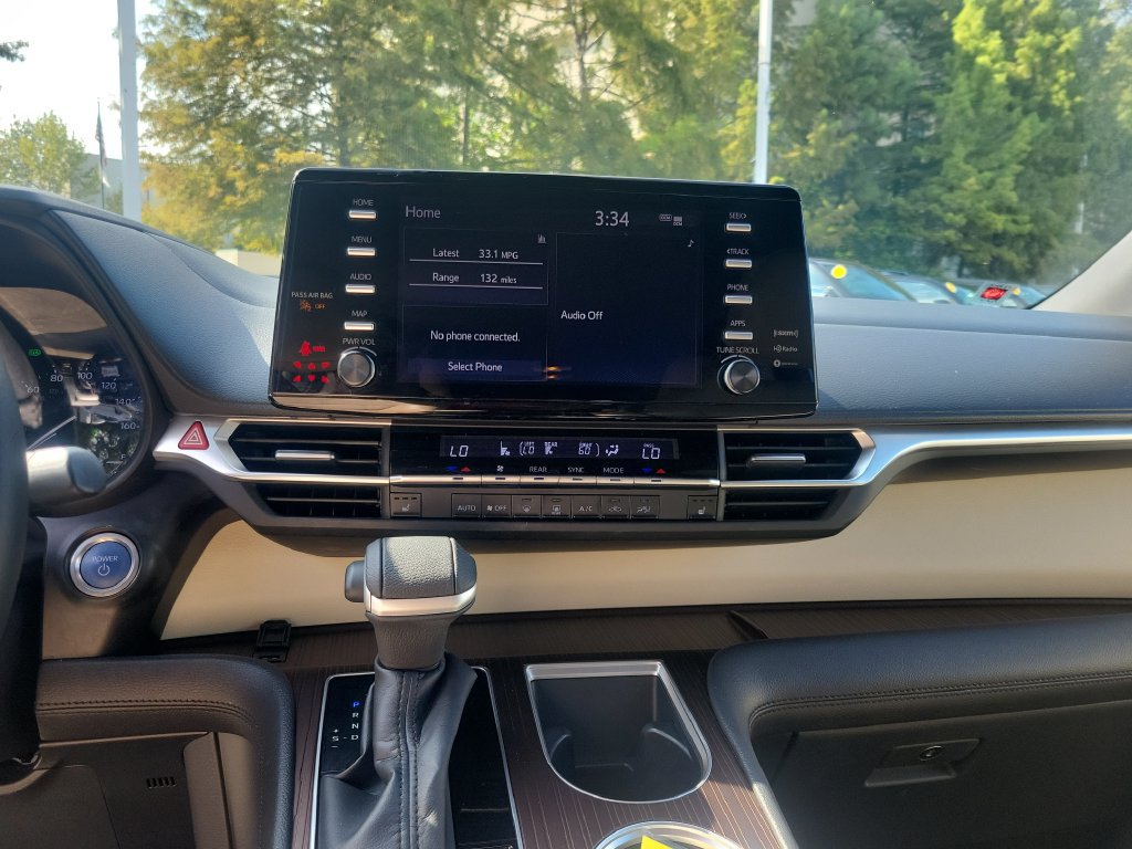 Used 2022 Toyota Sienna XLE FWD image 21