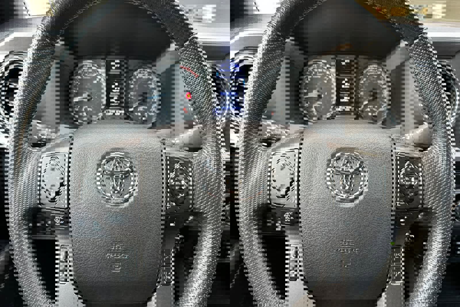 Used 2022 Toyota Tacoma TRD Off-Road w/ Technology Package image 24