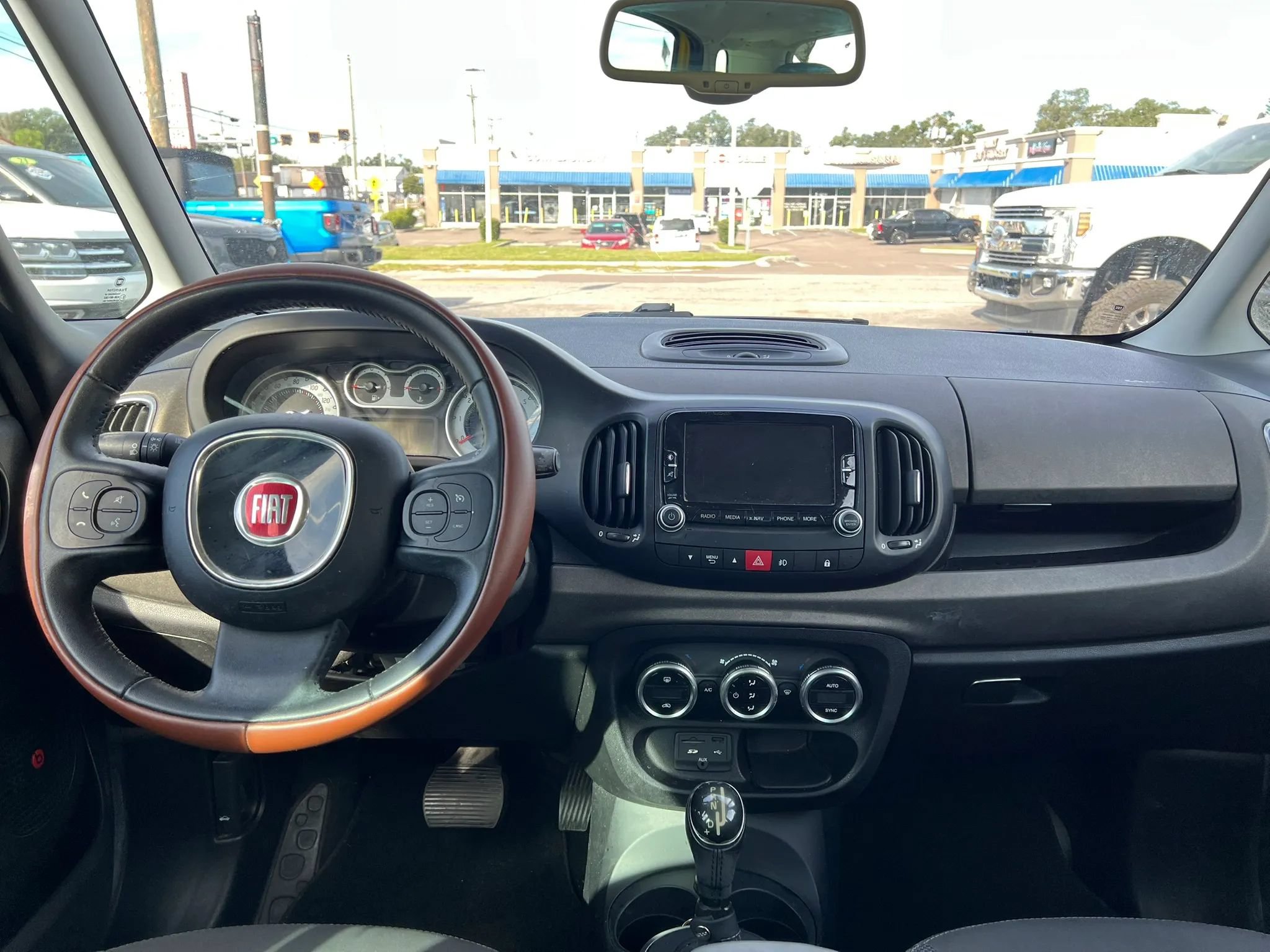 Used 2014 FIAT 500L Trekking w/ Popular Equipment Group FWD image 11