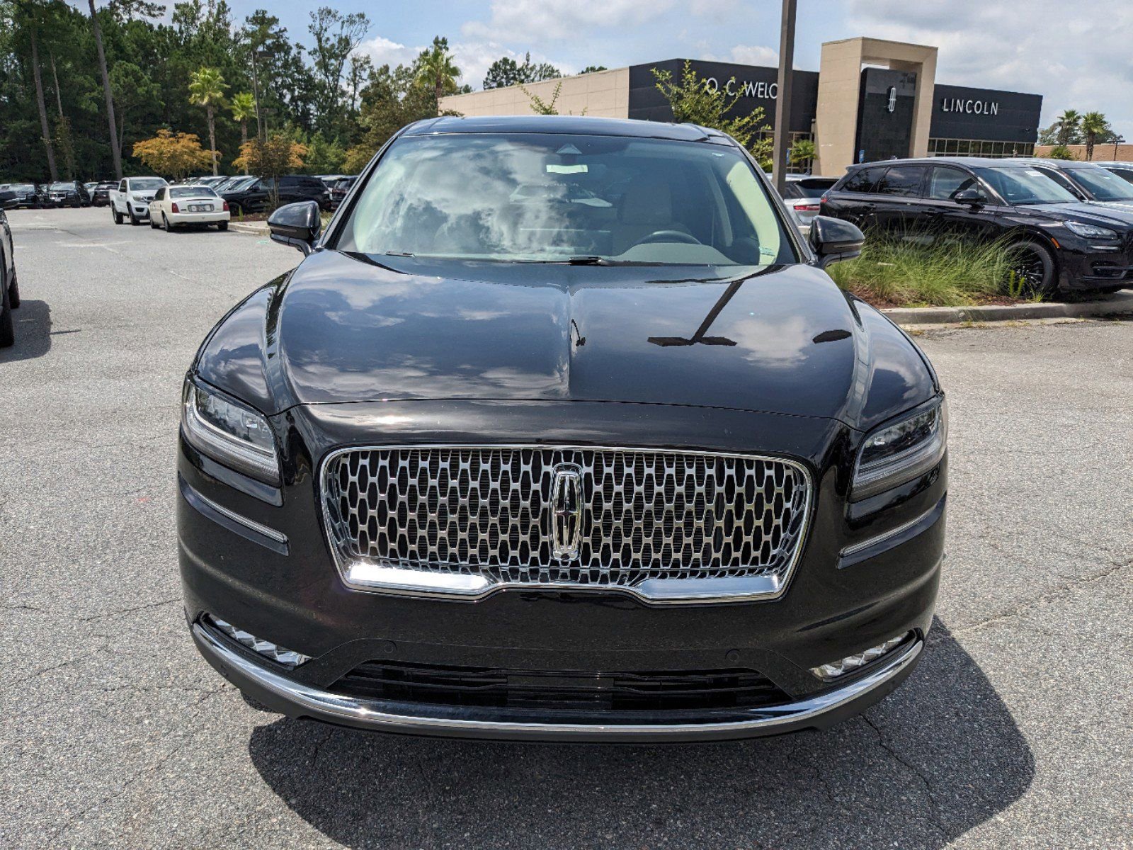 Certified 2023 Lincoln Nautilus Reserve w/ Equipment Group 202A image 10