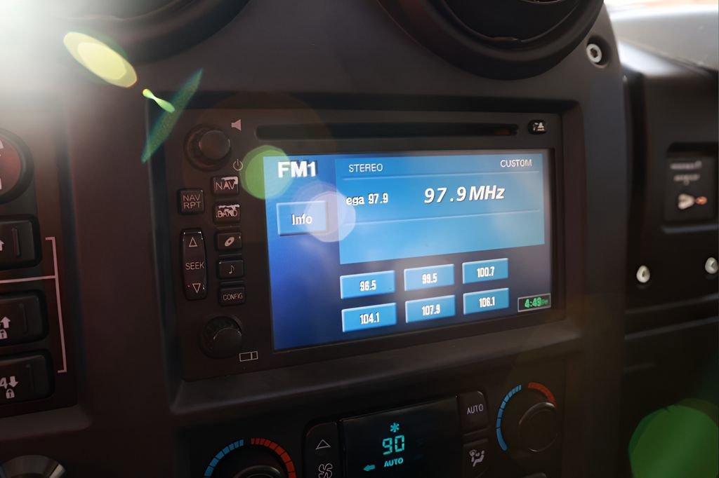 Used 2005 HUMMER H2 w/ Preferred Equipment Group image 43