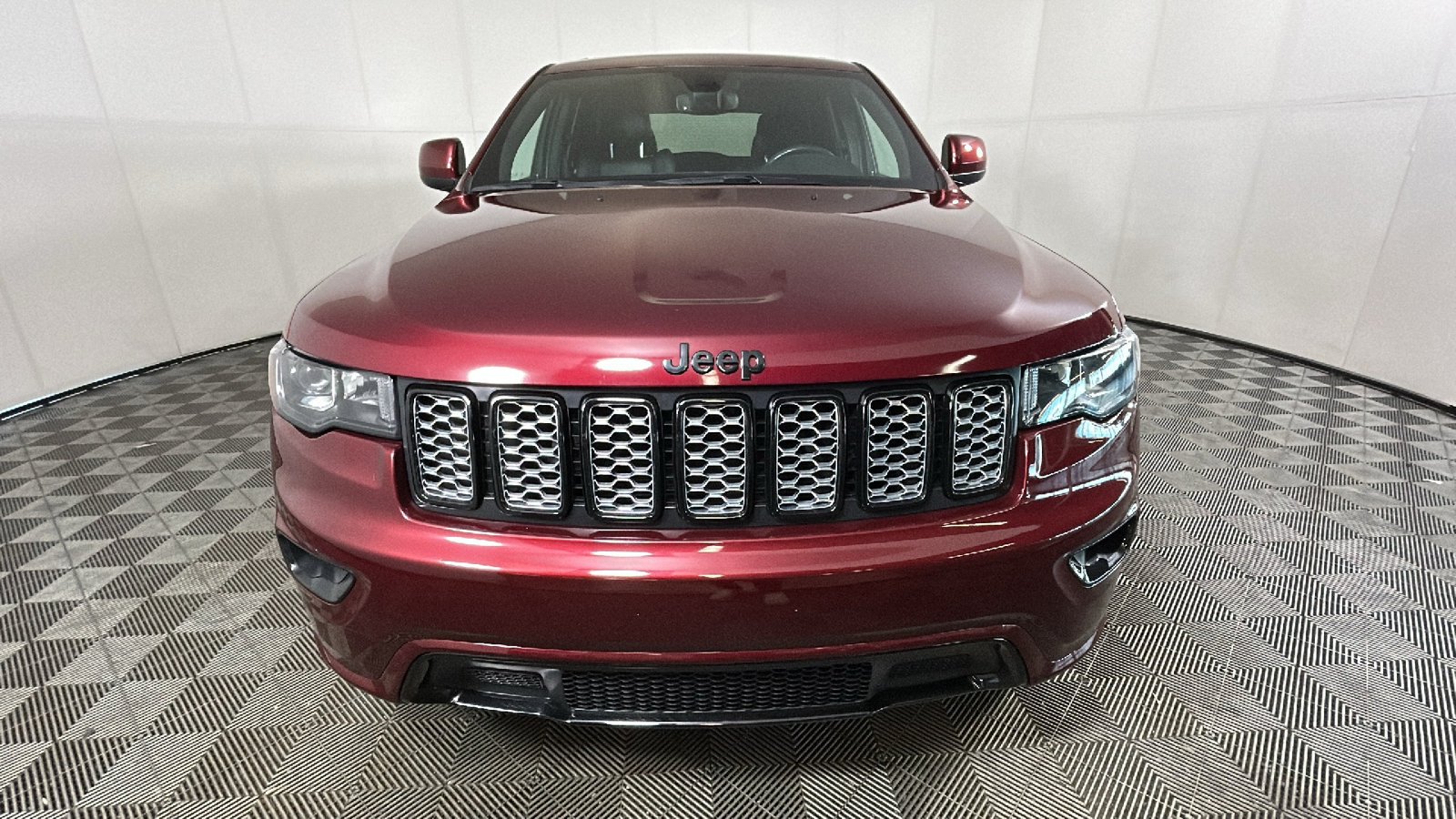 Used 2020 Jeep Grand Cherokee Altitude AWD/4WD image 9