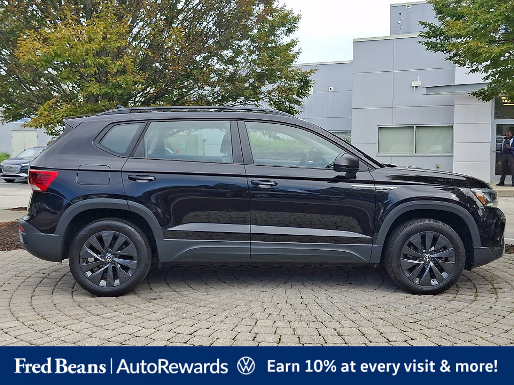 Certified 2024 Volkswagen Taos S FWD image 9