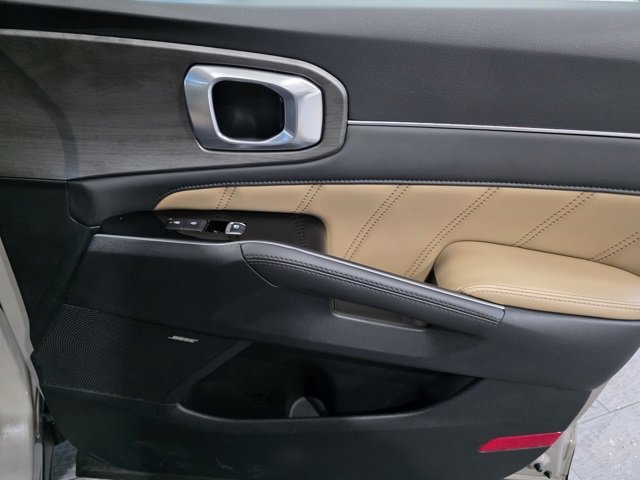 Used 2025 Kia Sorento SX Prestige w/ Olive Brown Leather Package image 13