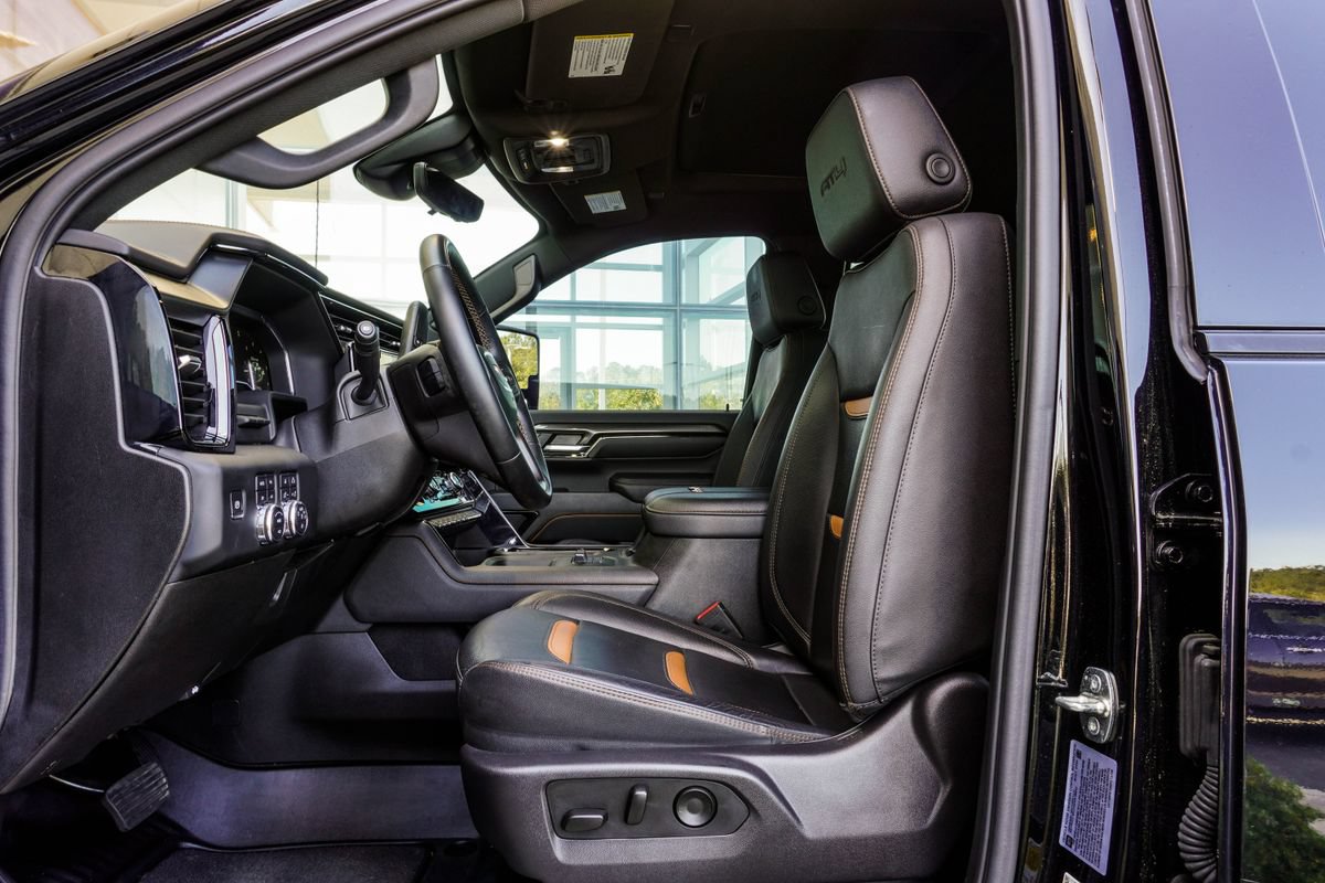 Used 2024 GMC Sierra 2500 AT4 w/ AT4 Premium Plus Package AWD/4WD image 36