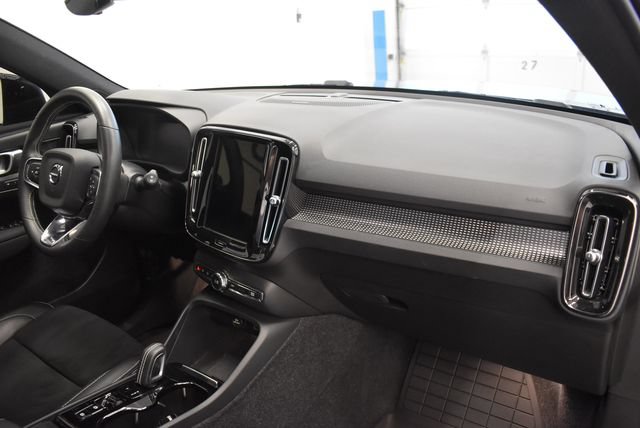 Used 2021 Volvo XC40 T5 R-Design w/ Advanced Package AWD/4WD image 18