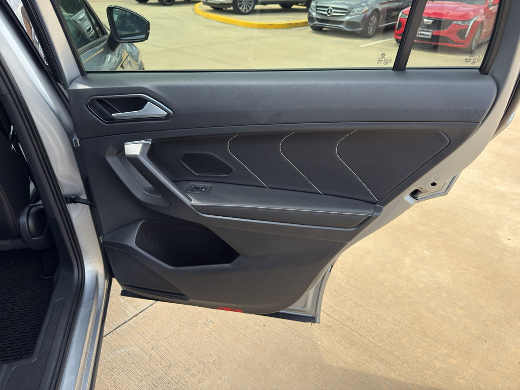 Used 2022 Volkswagen Tiguan SE R-Line image 28
