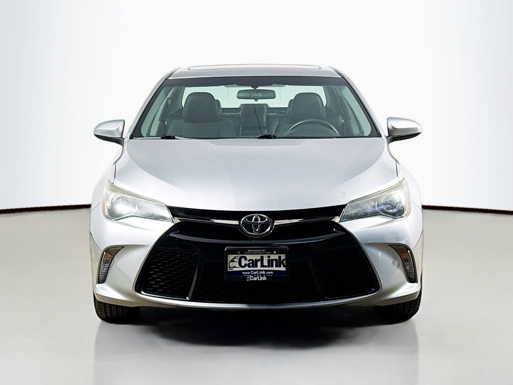 Used 2016 Toyota Camry SE w/ Moonroof Package FWD image 2