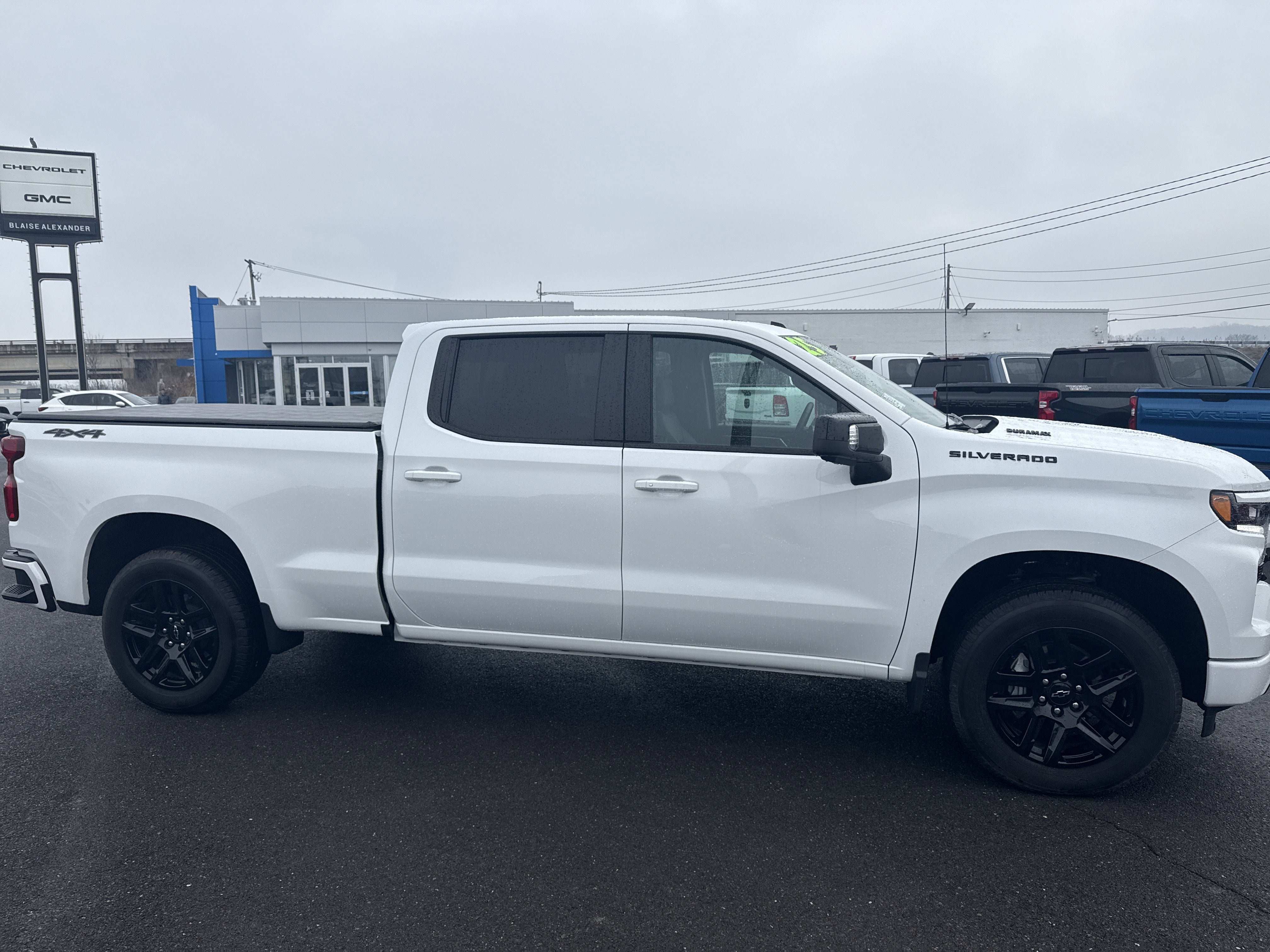 Used 2025 Chevrolet Silverado 1500 RST w/ Dark Appearance Package AWD/4WD video 2