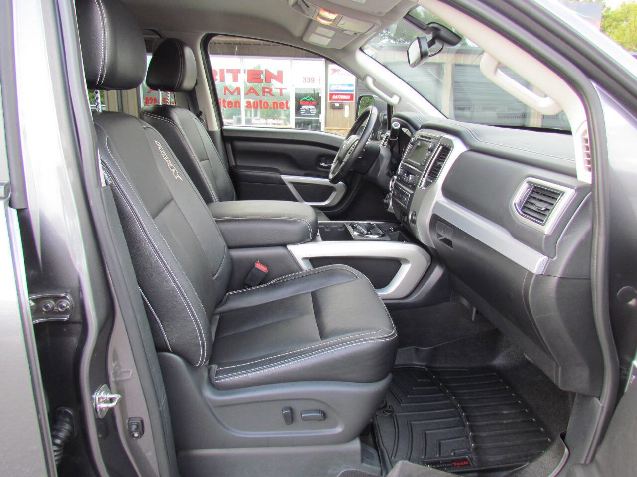 Used 2019 Nissan Titan PRO-4X w/ Pro-4x Convenience Package image 17