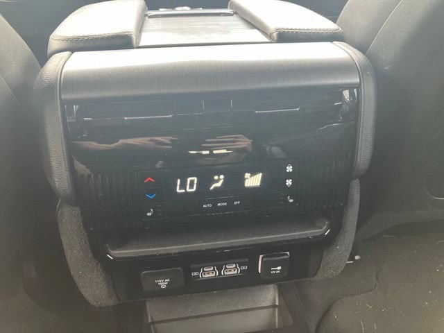 Used 2025 Jeep Wagoneer Series II AWD/4WD image 18
