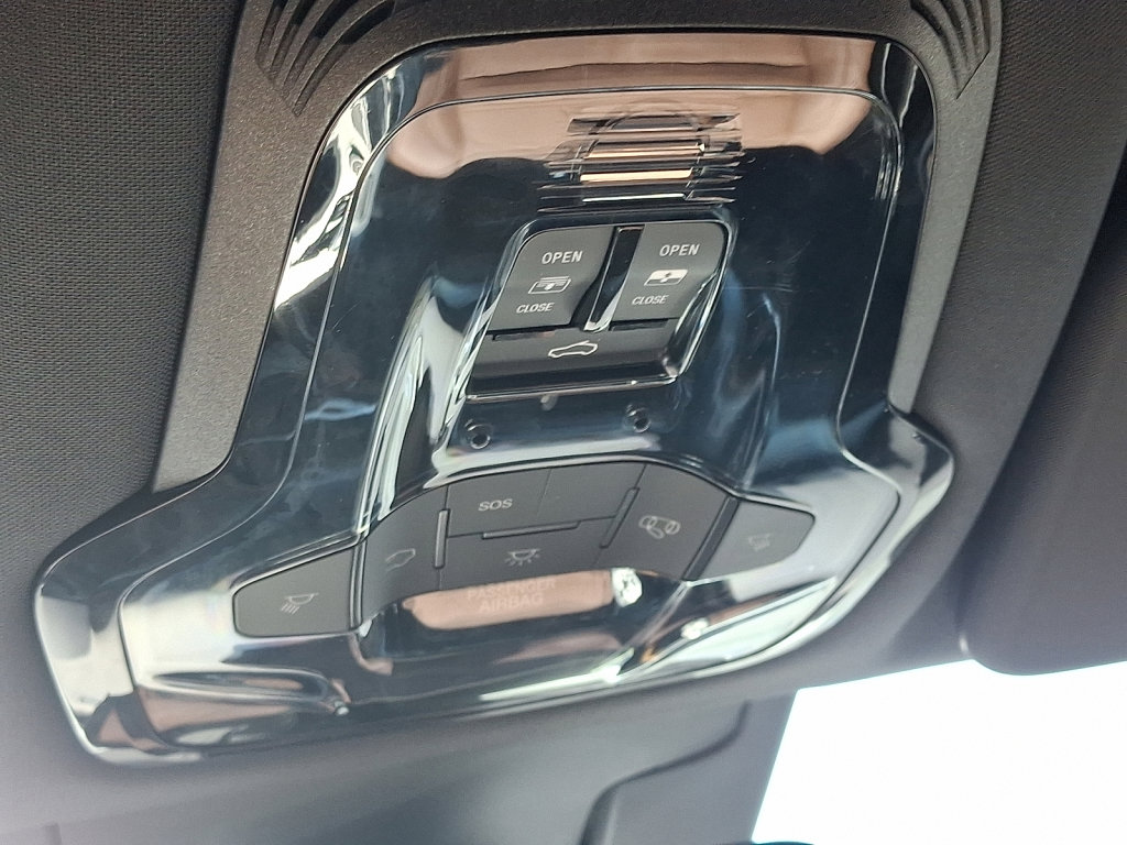 Used 2024 Alfa Romeo Stelvio Ti image 32