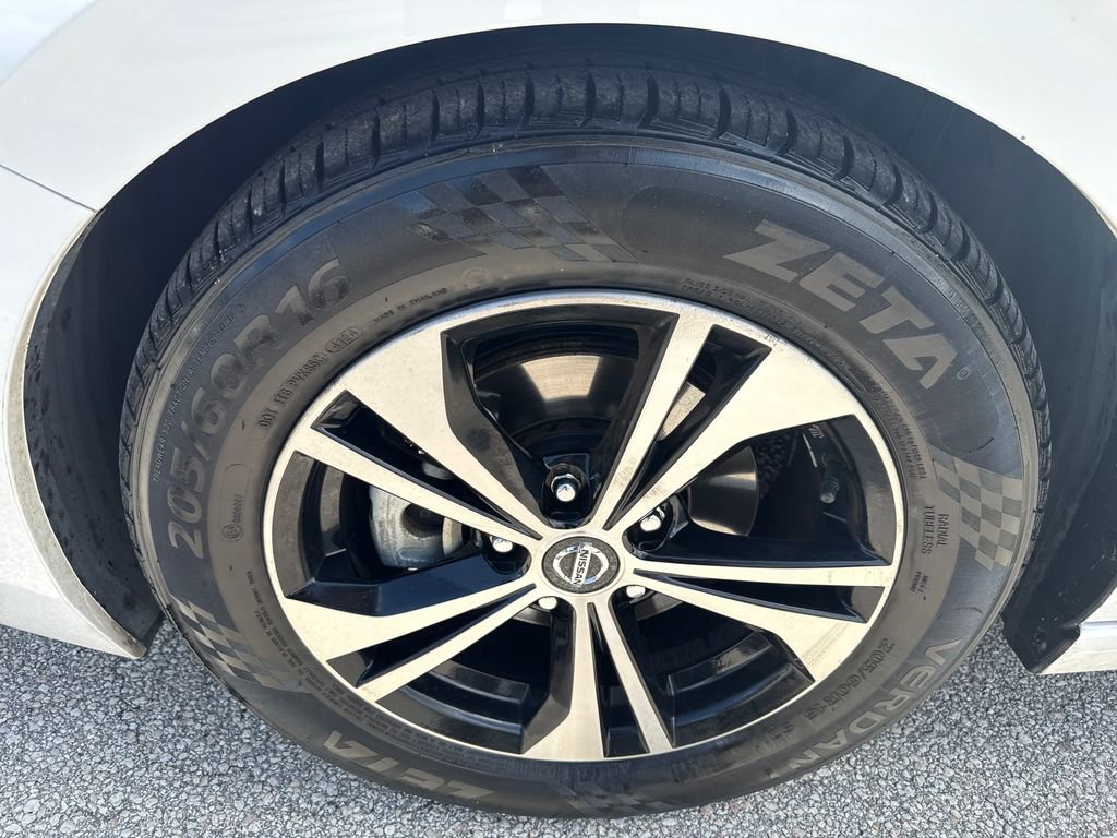 Used 2022 Nissan Sentra SV FWD image 11