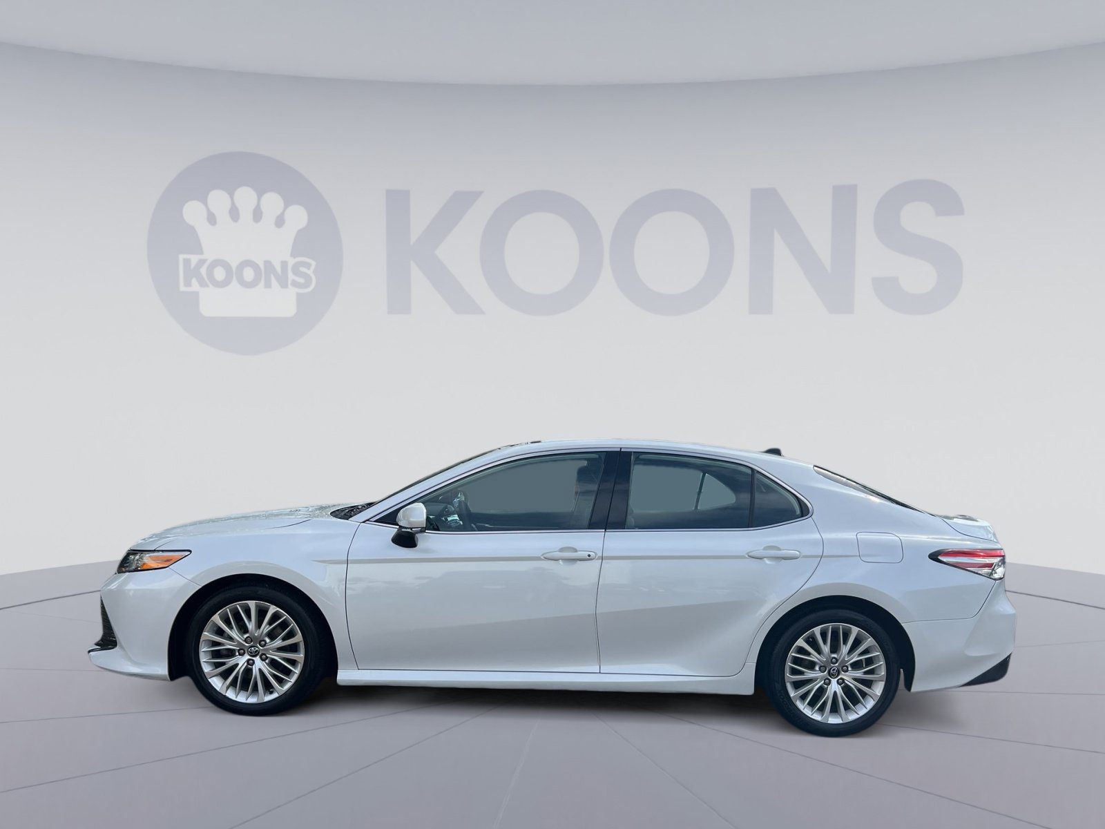 Used 2020 Toyota Camry XLE FWD image 2