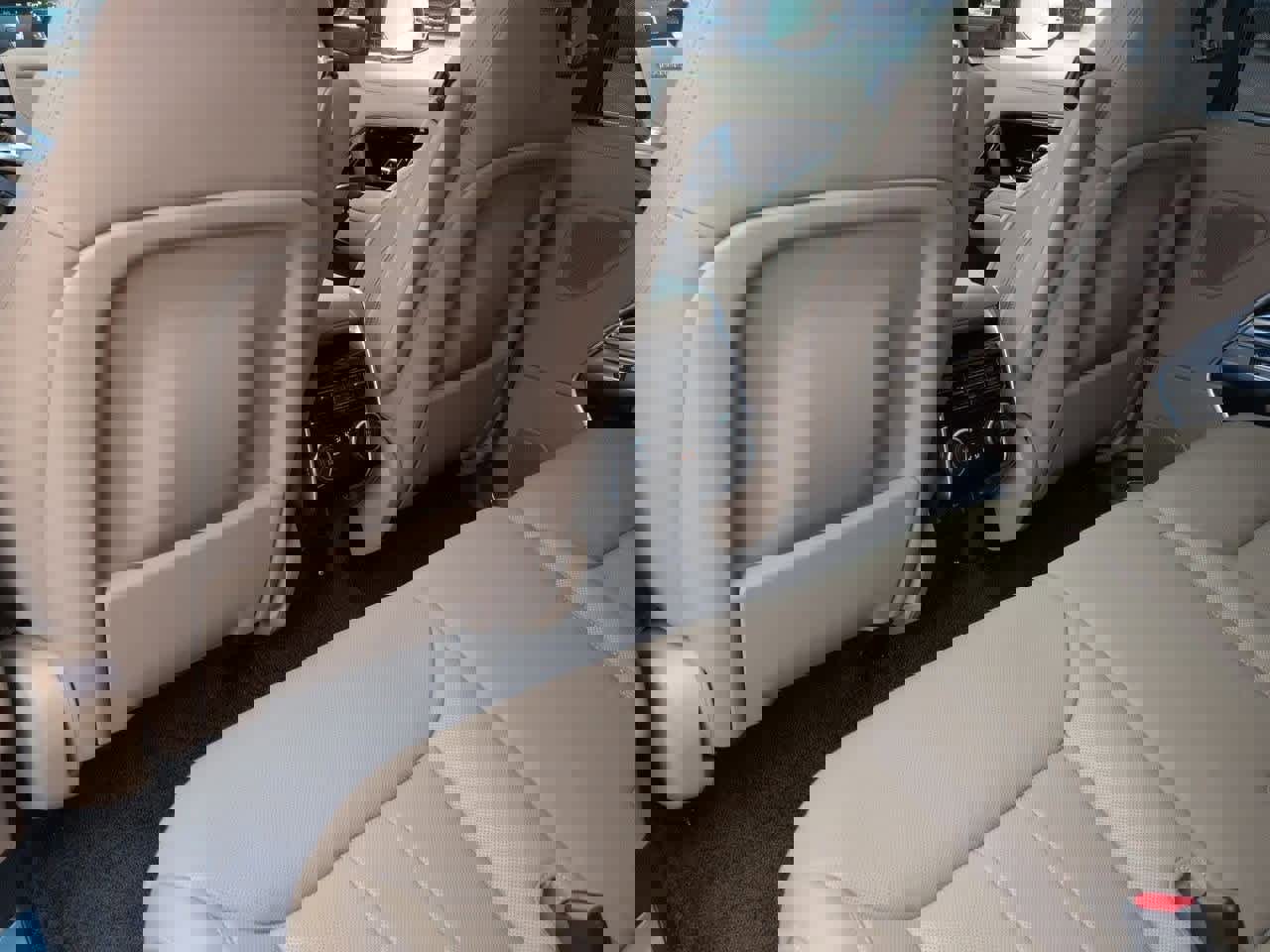 New 2026 Land Rover Range Rover Long Wheelbase SE image 15